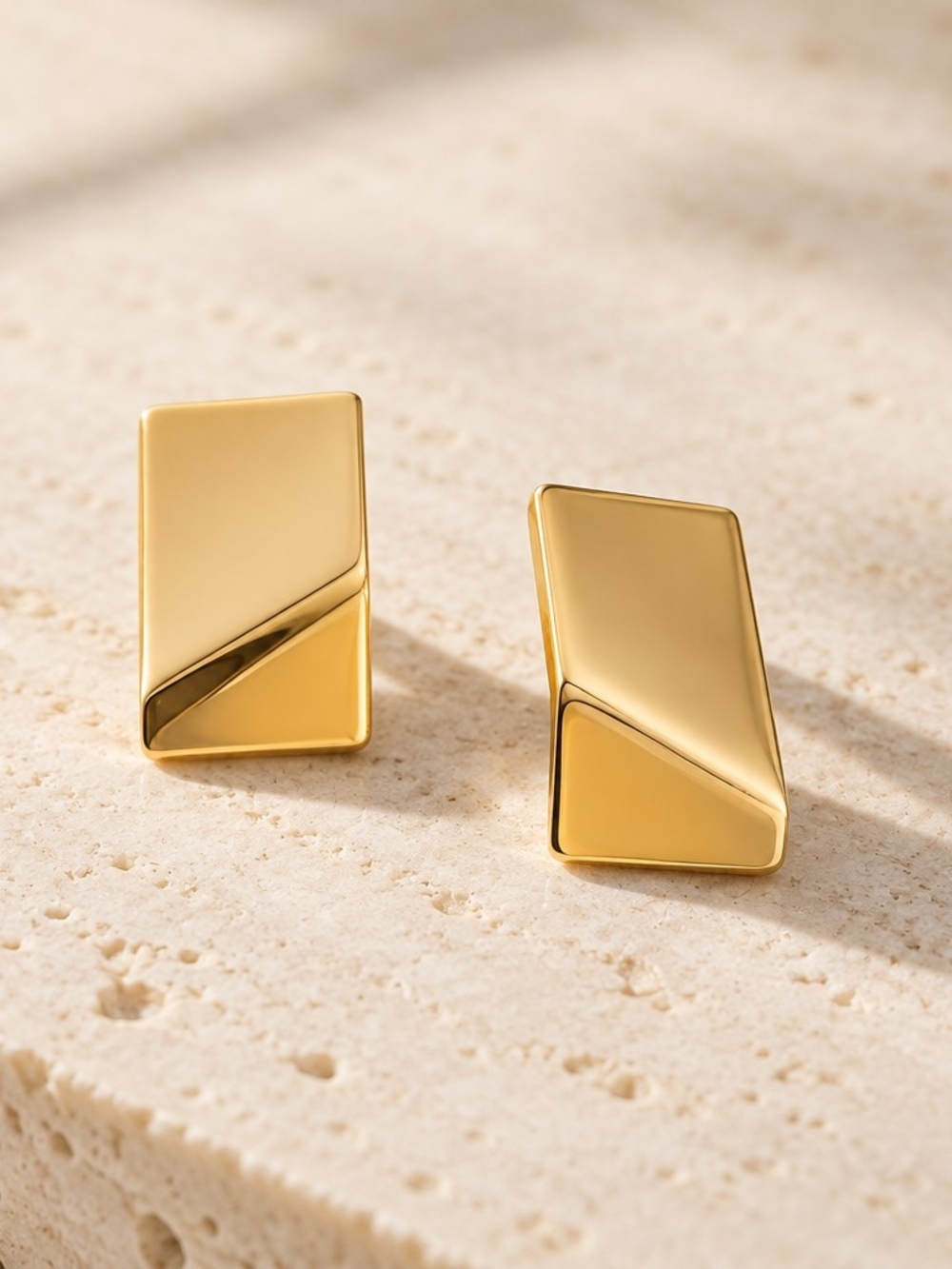 Napier vintage gold rectangular stud earrings - Picture 2 of 3